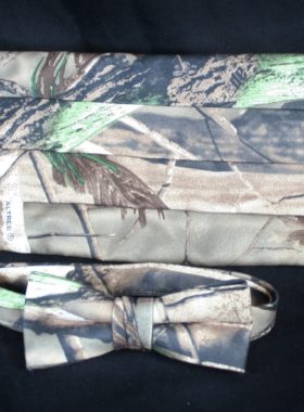 Camo Cummerbund Set l Cummerbund and Bow Tie Set- Realtree AP